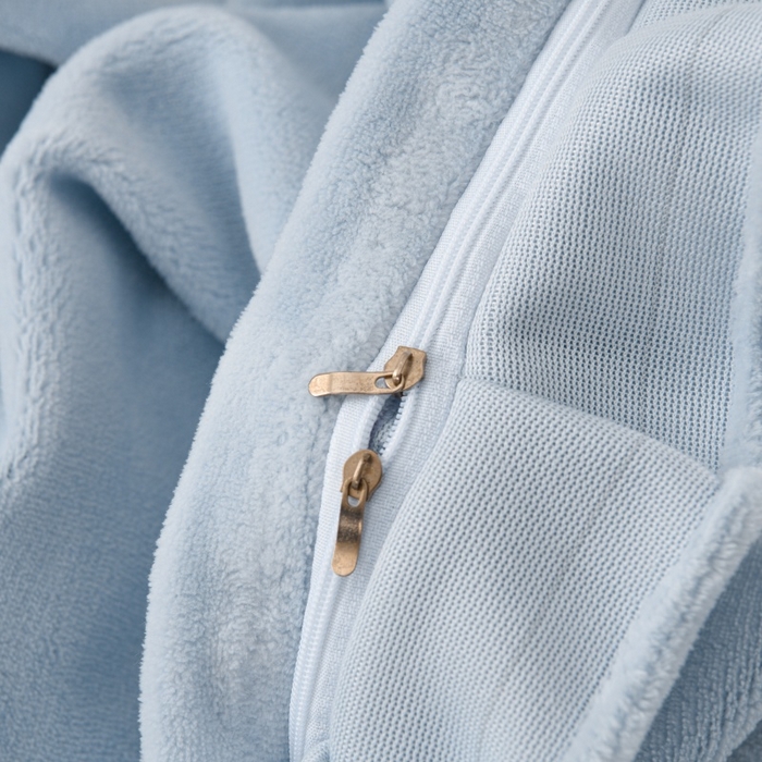 91家纺网 家纺一手货源 找家纺 优家居 2025新款240克高克重牛奶绒韩版牛奶绒夹棉床盖三件套床裙三件套直播爆款 栀子花-浅蓝