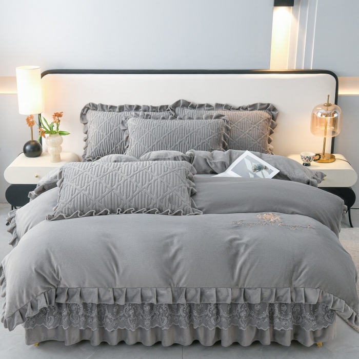 91家纺网 家纺一手货源 找家纺 （总）优家居 2025新品240克高克重牛奶绒韩版牛奶绒夹棉床裙四件套床裙三件套直播爆款