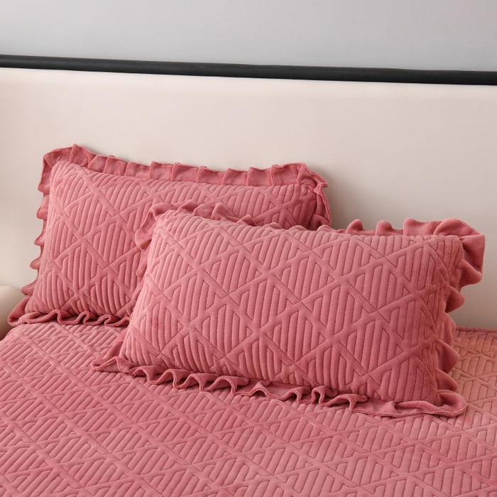 91家纺网 家纺一手货源 找家纺 （总）优家居 2025新品240克高克重牛奶绒韩版牛奶绒夹棉床裙四件套床裙三件套直播爆款