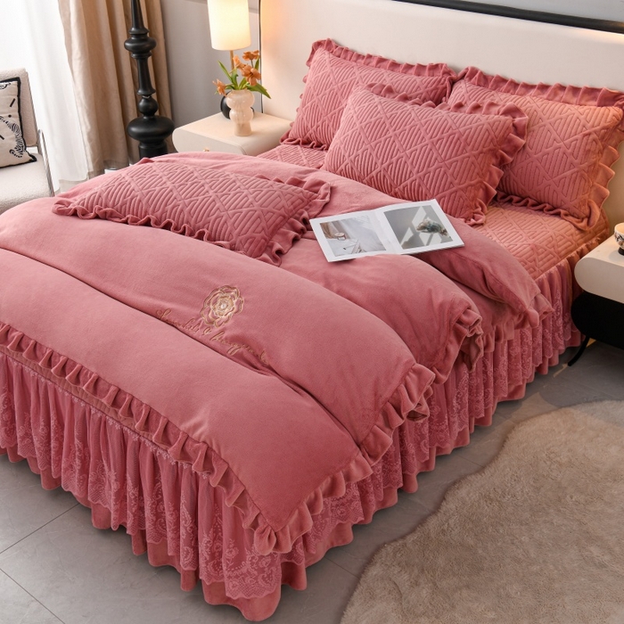 91家纺网 家纺一手货源 找家纺 优家居 2025新品240克高克重牛奶绒韩版牛奶绒夹棉床裙四件套床裙三件套直播爆款 东方韵-豆沙