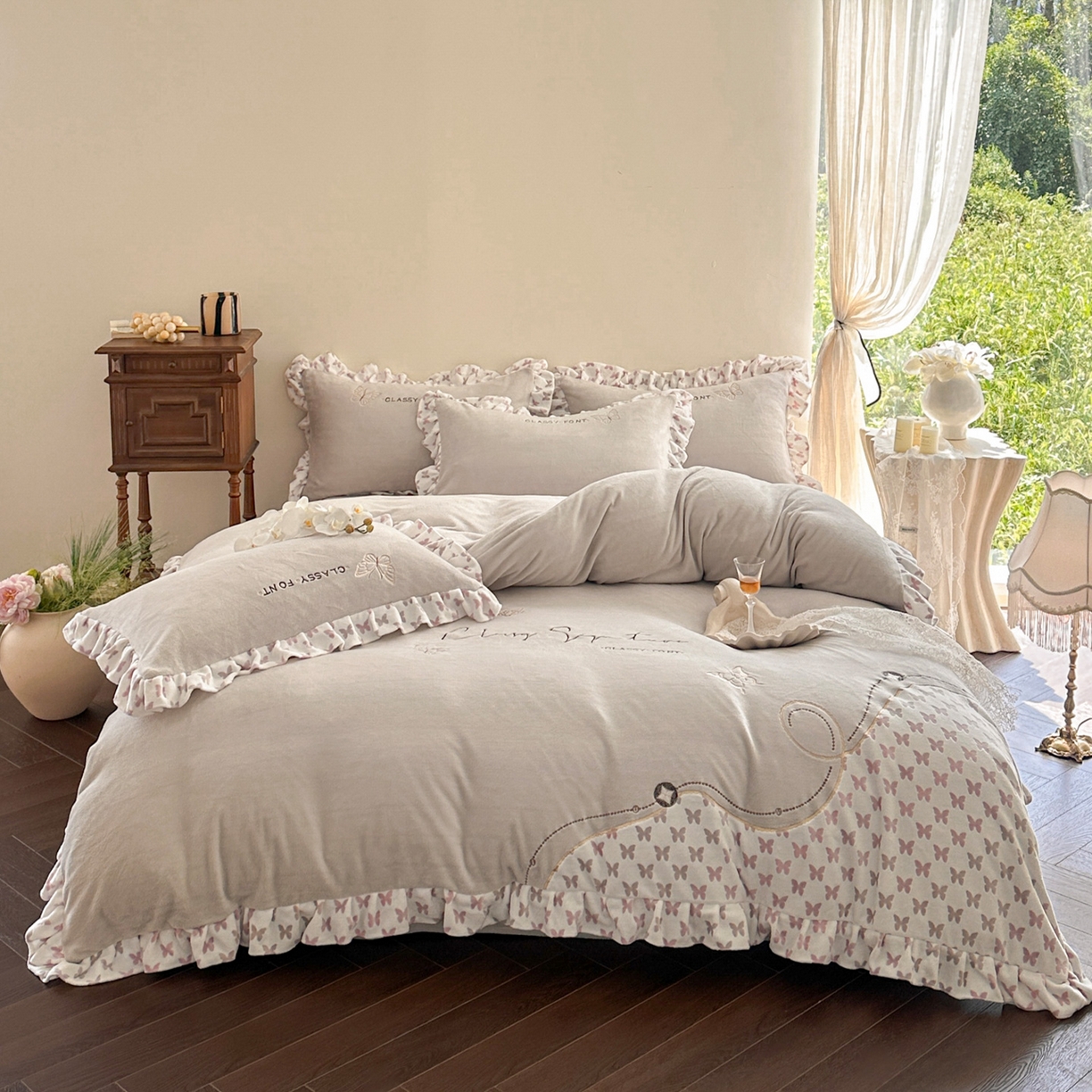 91家纺网 家纺一手货源 找家纺 （总）蓝邻家纺 2025新款牛奶绒大版刺绣四件套-法式田园风系列