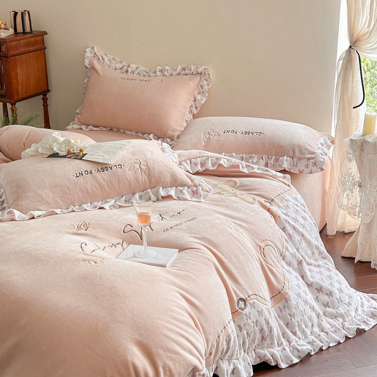 91家纺网 家纺一手货源 找家纺 （总）蓝邻家纺 2025新款牛奶绒大版刺绣四件套-法式田园风系列