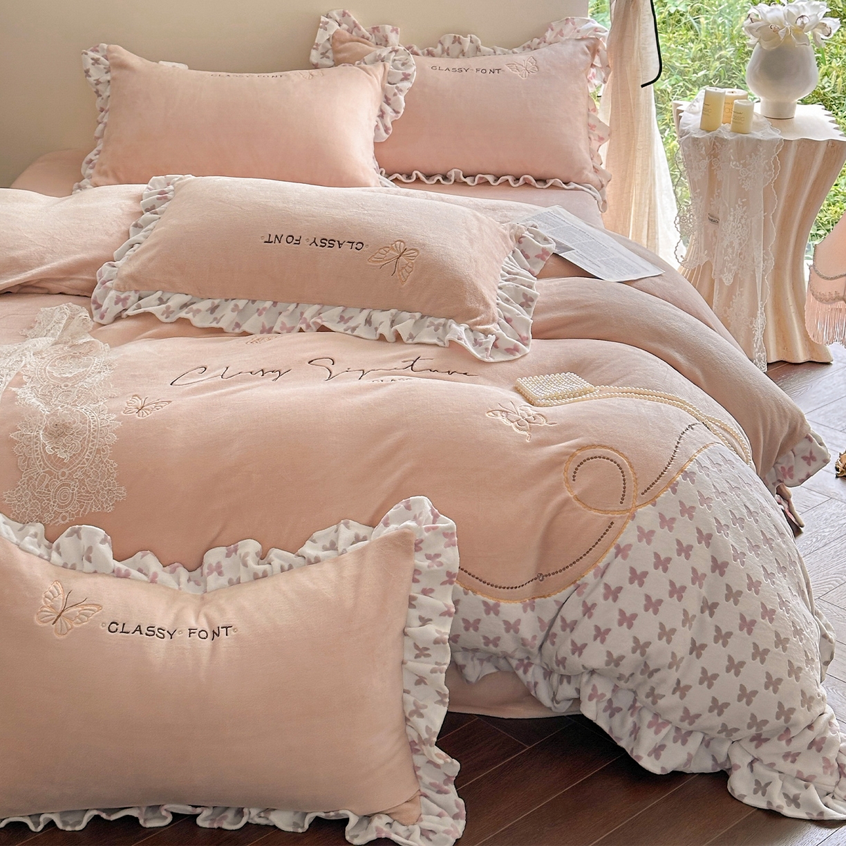 91家纺网 家纺一手货源 找家纺 （总）蓝邻家纺 2025新款牛奶绒大版刺绣四件套-法式田园风系列