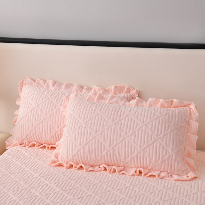 91家纺网 家纺一手货源 找家纺 优家居 2025新品240克高克重牛奶绒韩版牛奶绒夹棉床裙四件套床裙三件套直播爆款 东方韵-浅粉