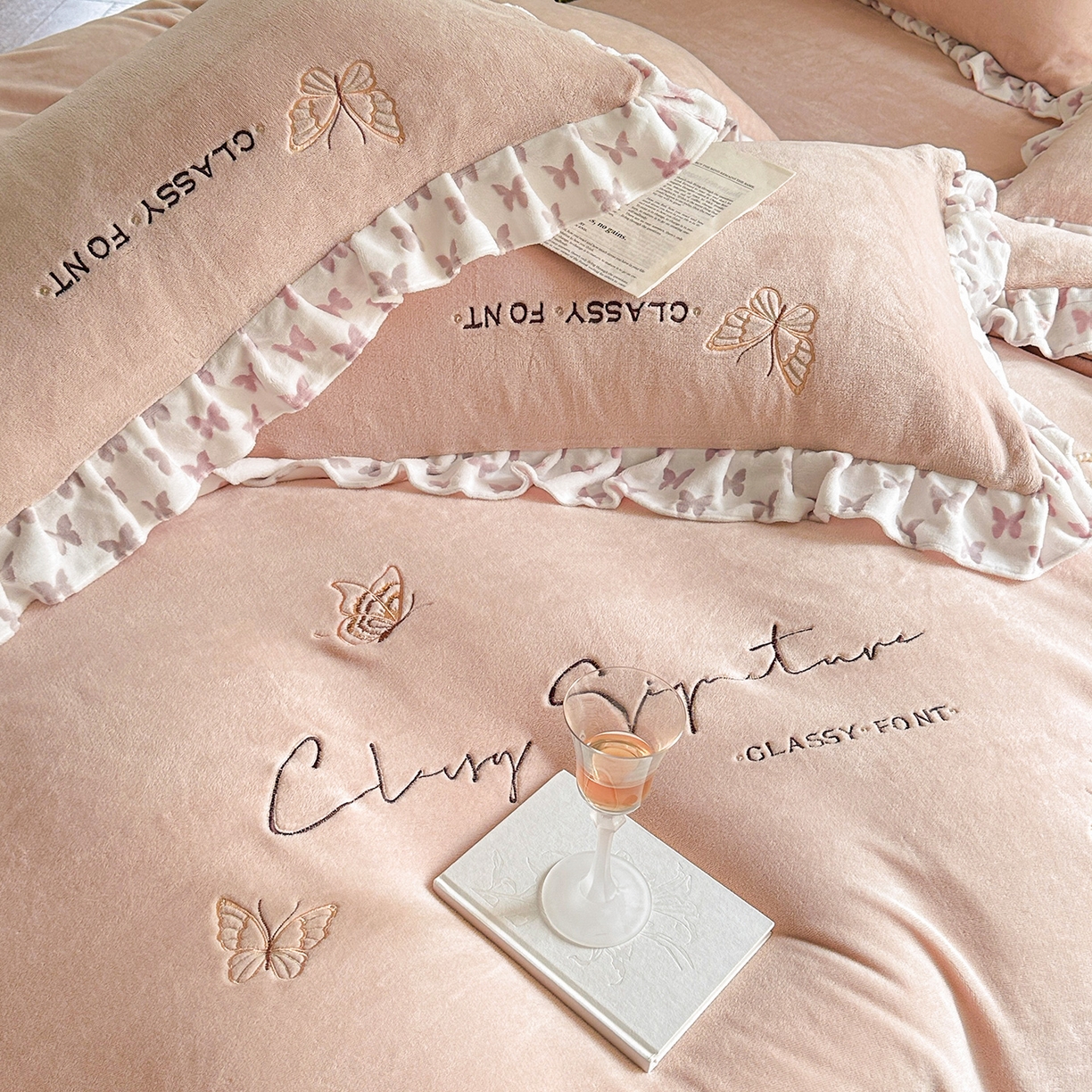 91家纺网 家纺一手货源 找家纺 （总）蓝邻家纺 2025新款牛奶绒大版刺绣四件套-法式田园风系列