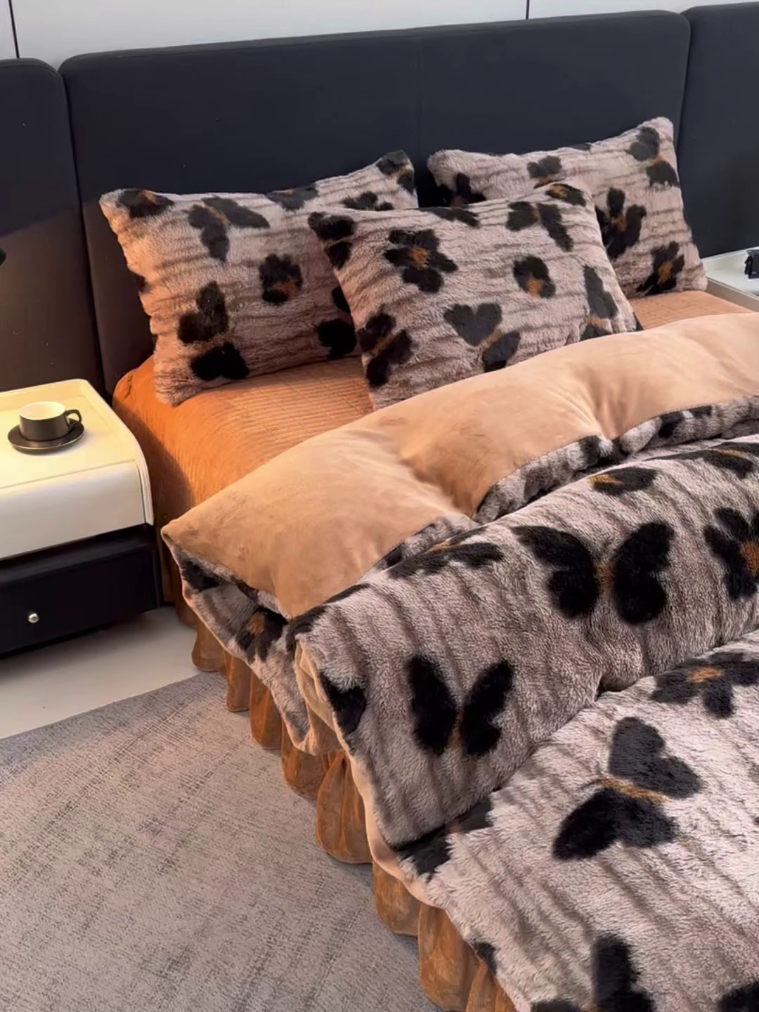 91家纺网 家纺一手货源 找家纺 （总）德比尔斯  2025新款兔毛绒兔兔绒牛奶绒四件套床盖款