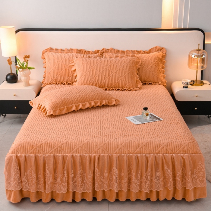 91家纺网 家纺一手货源 找家纺 （总）优家居 2025新品240克高克重牛奶绒韩版牛奶绒夹棉床裙三件套冬季直播爆款