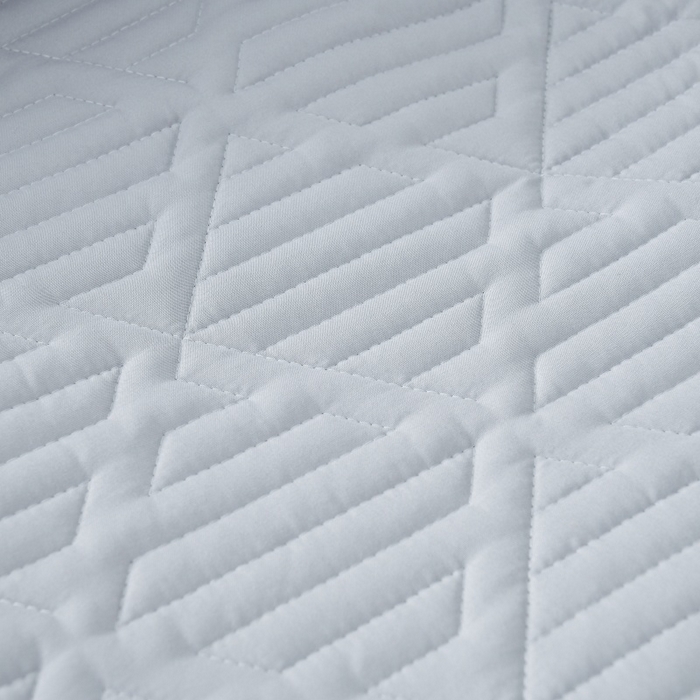 91家纺网 家纺一手货源 找家纺 优家居 2025新品240克高克重牛奶绒韩版牛奶绒夹棉床裙三件套冬季直播爆款 东方韵-灰色