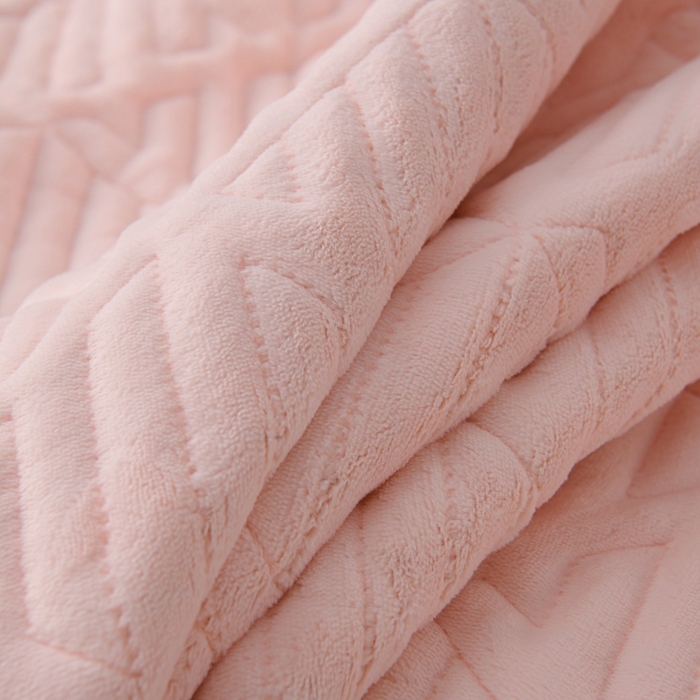 91家纺网 家纺一手货源 找家纺 优家居 2025新品240克高克重牛奶绒韩版牛奶绒夹棉床裙三件套冬季直播爆款 东方韵-浅粉