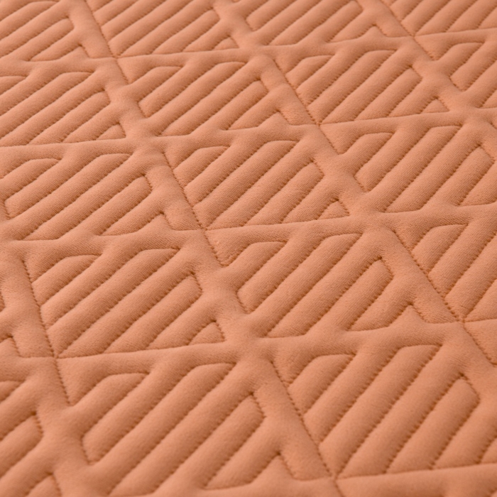 91家纺网 家纺一手货源 找家纺 优家居 2025新品240克高克重牛奶绒韩版牛奶绒夹棉床裙三件套冬季直播爆款 东方韵-橙色