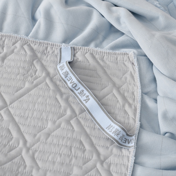 91家纺网 家纺一手货源 找家纺 优家居 2025新品240克高克重牛奶绒韩版牛奶绒夹棉床裙三件套冬季直播爆款 东方韵-浅蓝