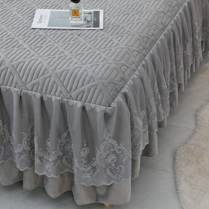 91家纺网 家纺一手货源 找家纺 优家居 2025新品240克高克重牛奶绒韩版牛奶绒夹棉床裙三件套冬季直播爆款 东方韵-灰色