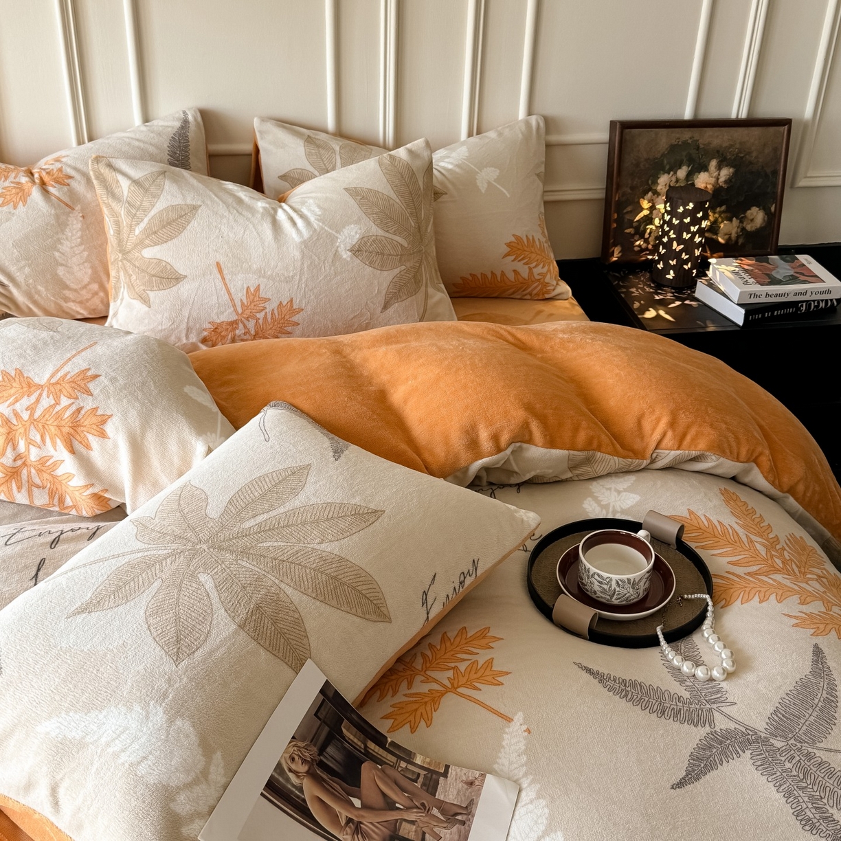 91家纺网 家纺一手货源 找家纺 卡罗兰 2025新款200克牛奶绒小清新印花四件套 知秋