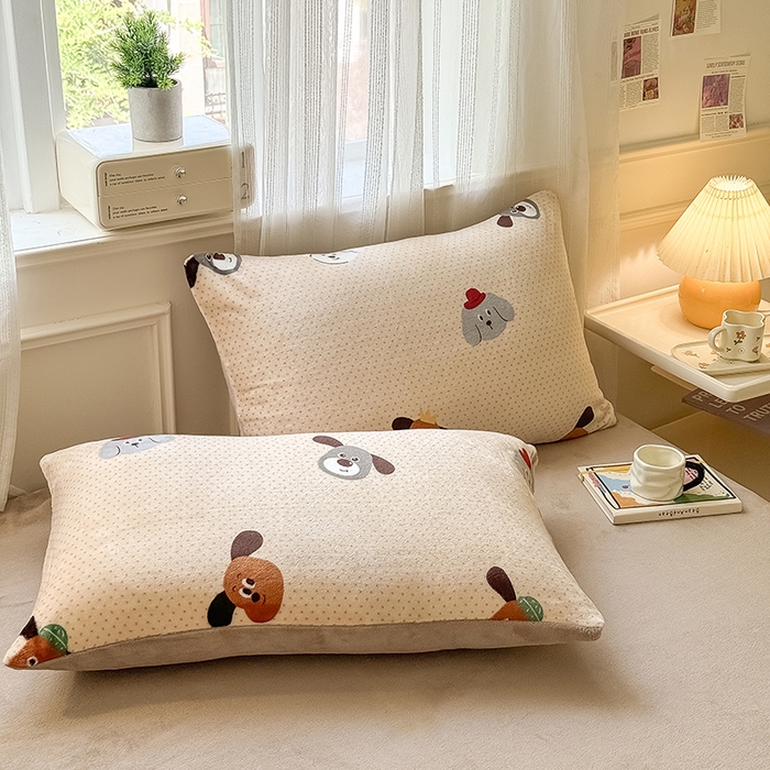 91家纺网 家纺一手货源 找家纺 卡罗兰 2025新款200克牛奶绒小清新印花四件套 可爱汪