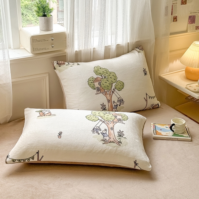 91家纺网 家纺一手货源 找家纺 卡罗兰 2025新款200克牛奶绒小清新印花四件套 花园兔