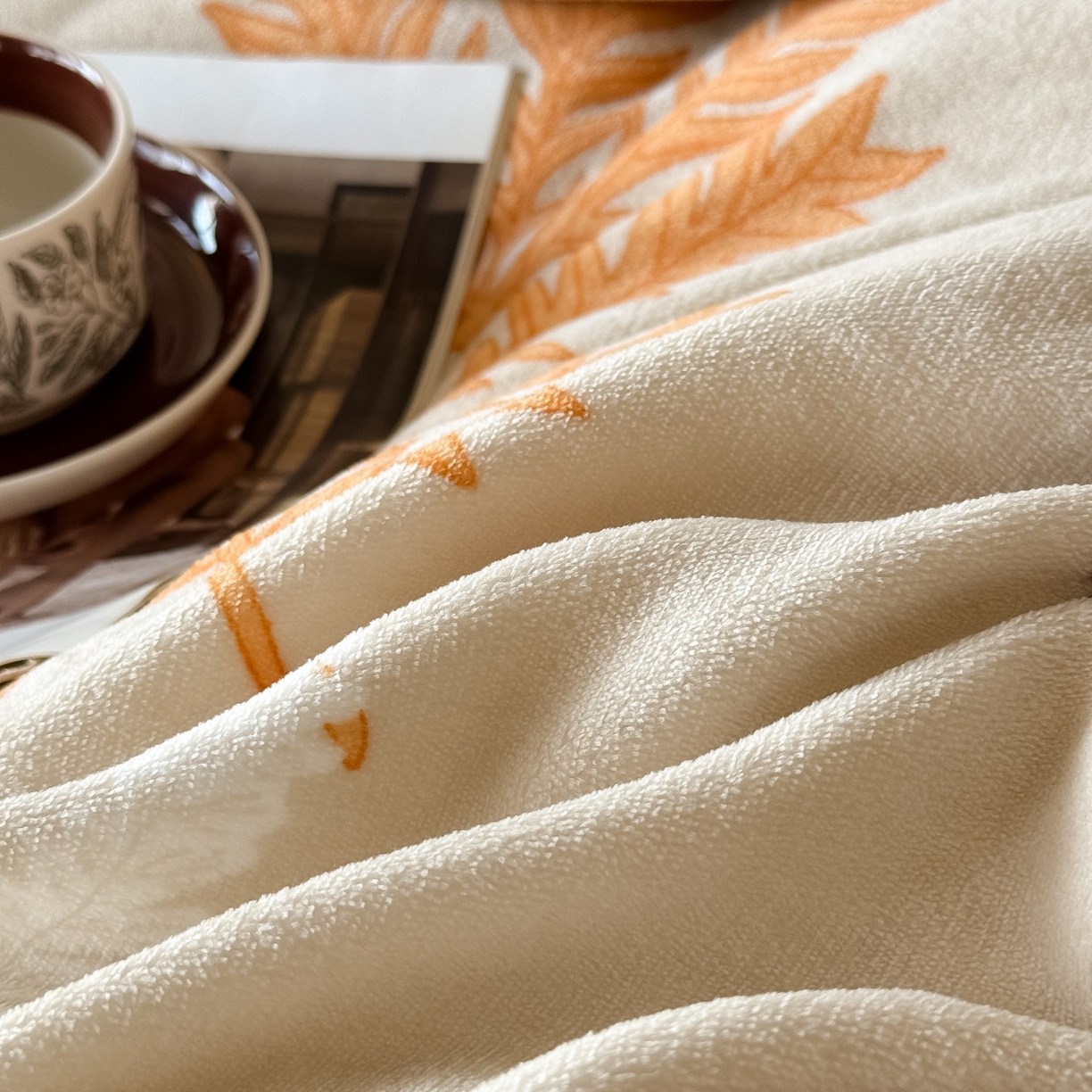 91家纺网 家纺一手货源 找家纺 卡罗兰 2025新款200克牛奶绒小清新印花四件套 知秋