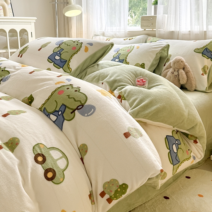 91家纺网 家纺一手货源 找家纺 卡罗兰 2025新款200克牛奶绒小清新印花四件套 小恐龙