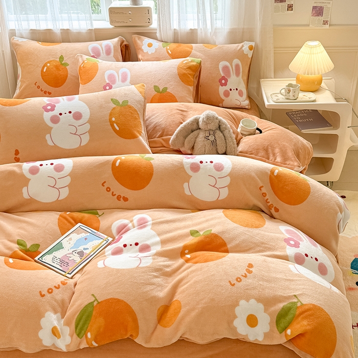 91家纺网 家纺一手货源 找家纺 卡罗兰 2025新款200克牛奶绒小清新印花四件套 喜柿