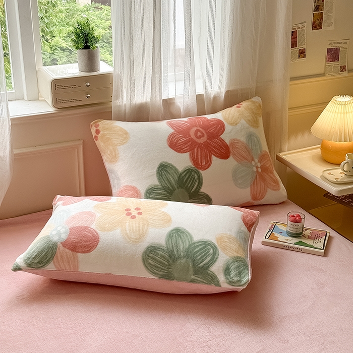 91家纺网 家纺一手货源 找家纺 卡罗兰 2025新款200克牛奶绒小清新印花四件套 太阳花