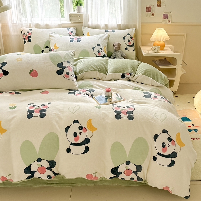 91家纺网 家纺一手货源 找家纺 卡罗兰 2025新款200克牛奶绒小清新印花四件套 小熊猫