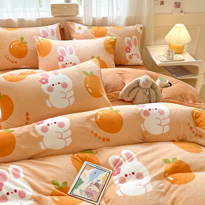 91家纺网 家纺一手货源 找家纺 卡罗兰 2025新款200克牛奶绒小清新印花四件套 喜柿