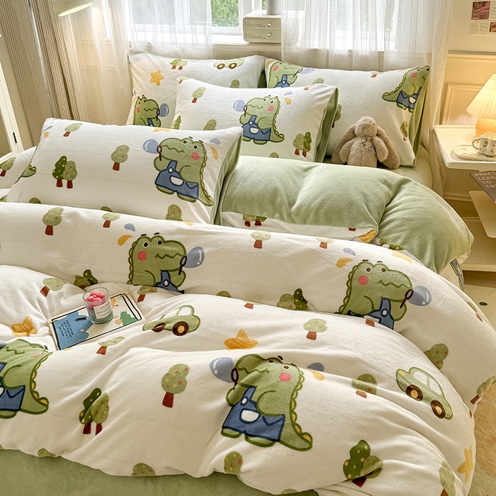 91家纺网 家纺一手货源 找家纺 卡罗兰 2025新款200克牛奶绒小清新印花四件套 小恐龙