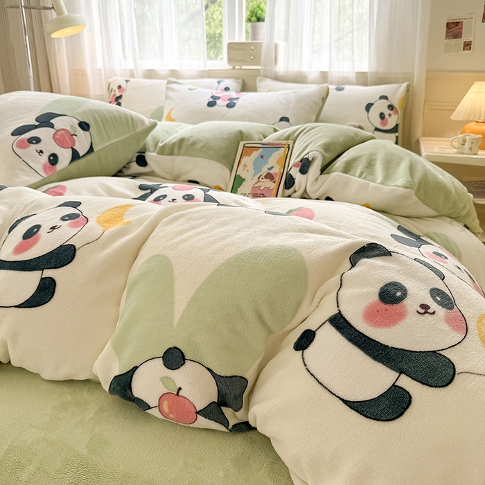 91家纺网 家纺一手货源 找家纺 卡罗兰 2025新款200克牛奶绒小清新印花四件套 小熊猫