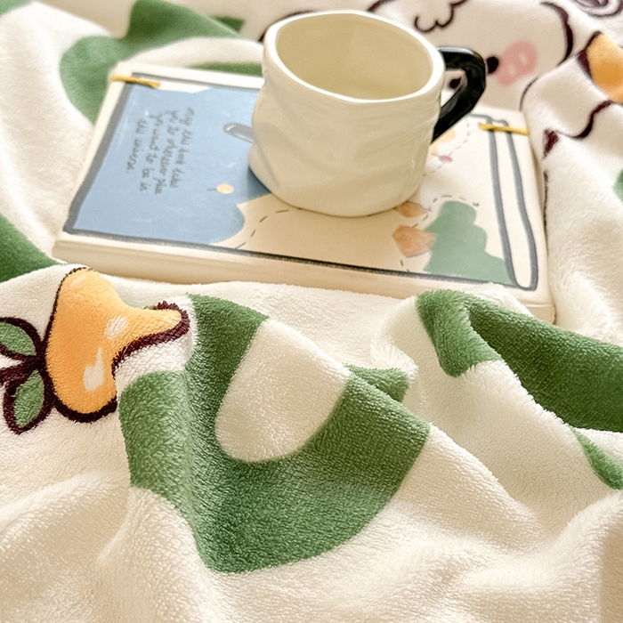 91家纺网 家纺一手货源 找家纺 卡罗兰 2025新款200克牛奶绒小清新印花四件套 字母狗