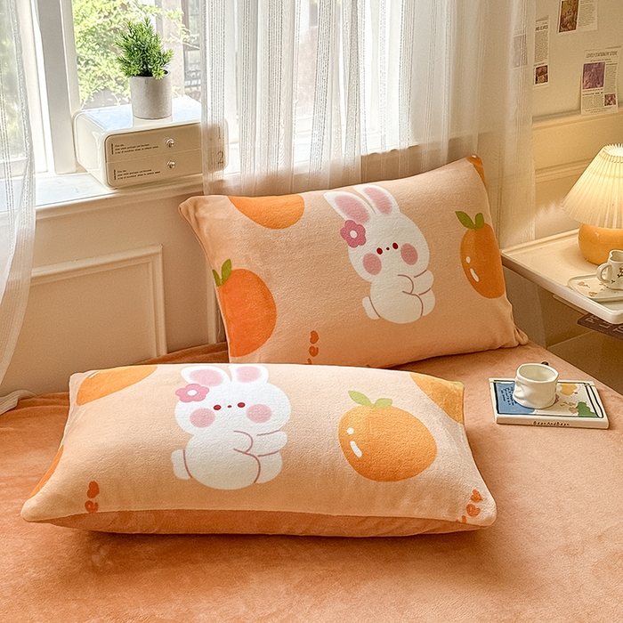 91家纺网 家纺一手货源 找家纺 卡罗兰 2025新款200克牛奶绒小清新印花四件套 喜柿