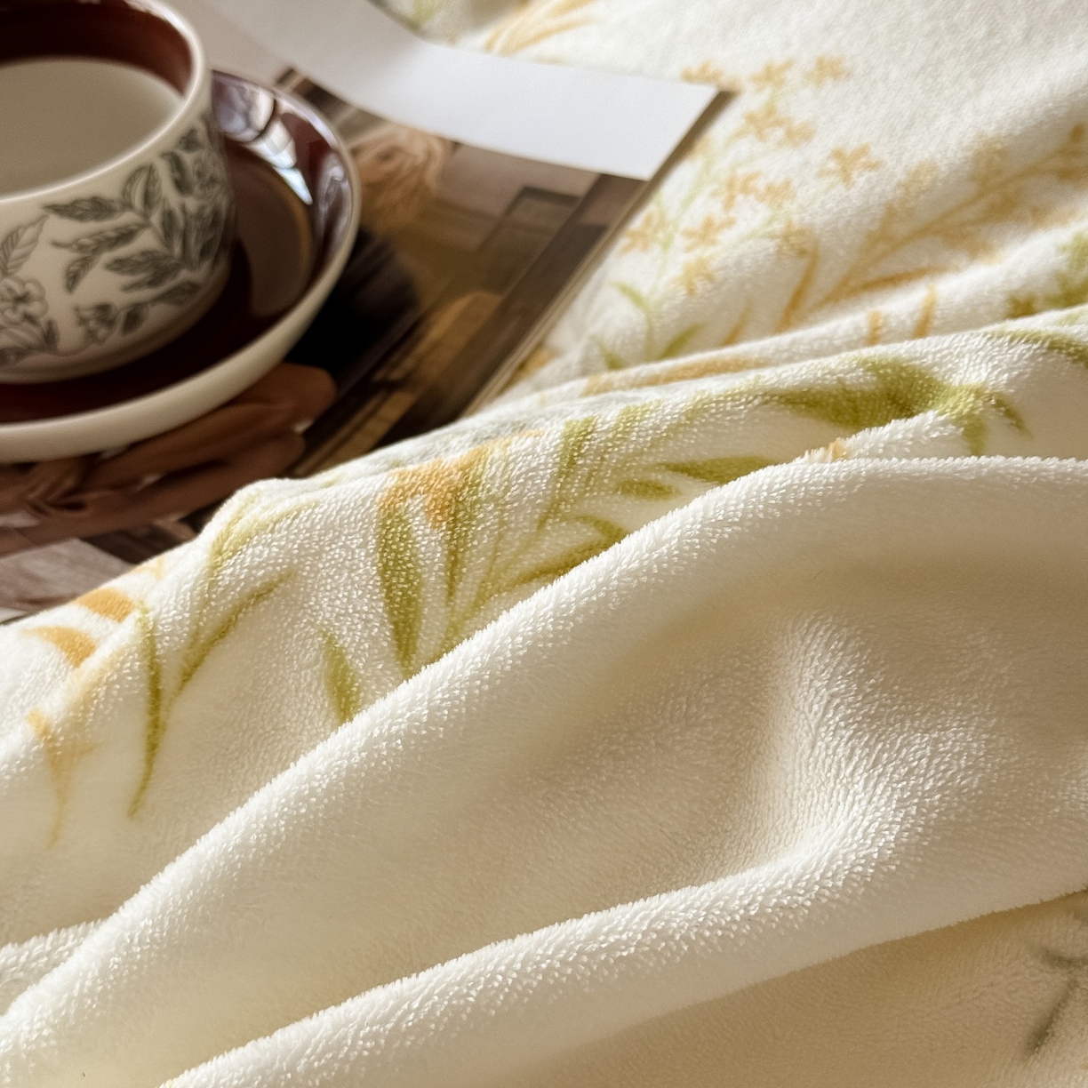 91家纺网 家纺一手货源 找家纺 卡罗兰 2025新款200克牛奶绒小清新印花四件套 仙草