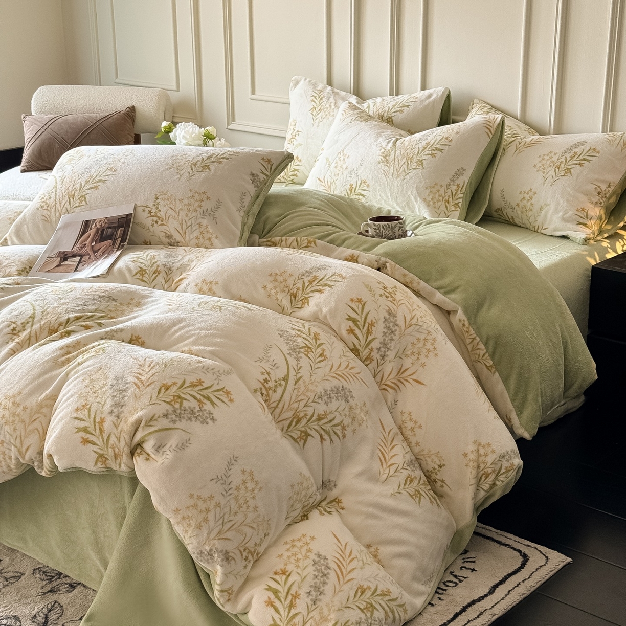 91家纺网 家纺一手货源 找家纺 卡罗兰 2025新款200克牛奶绒小清新印花四件套 仙草