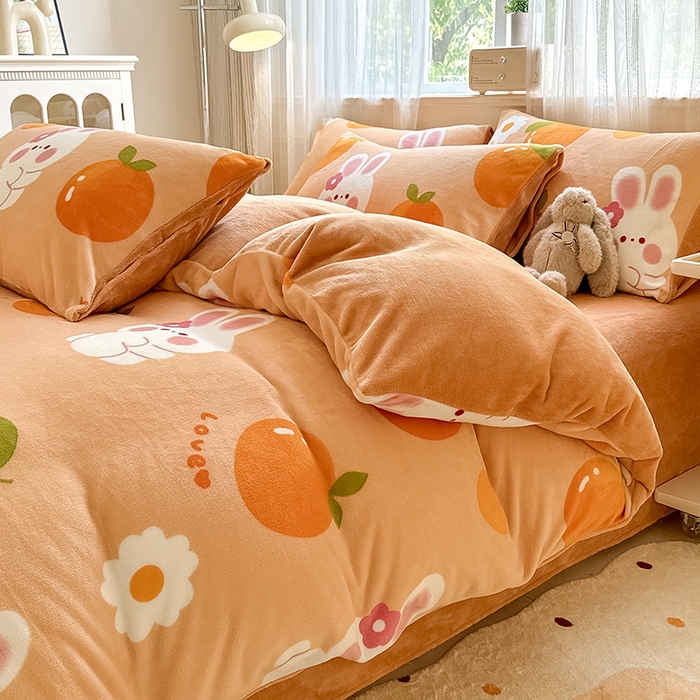 91家纺网 家纺一手货源 找家纺 卡罗兰 2025新款200克牛奶绒小清新印花四件套 喜柿