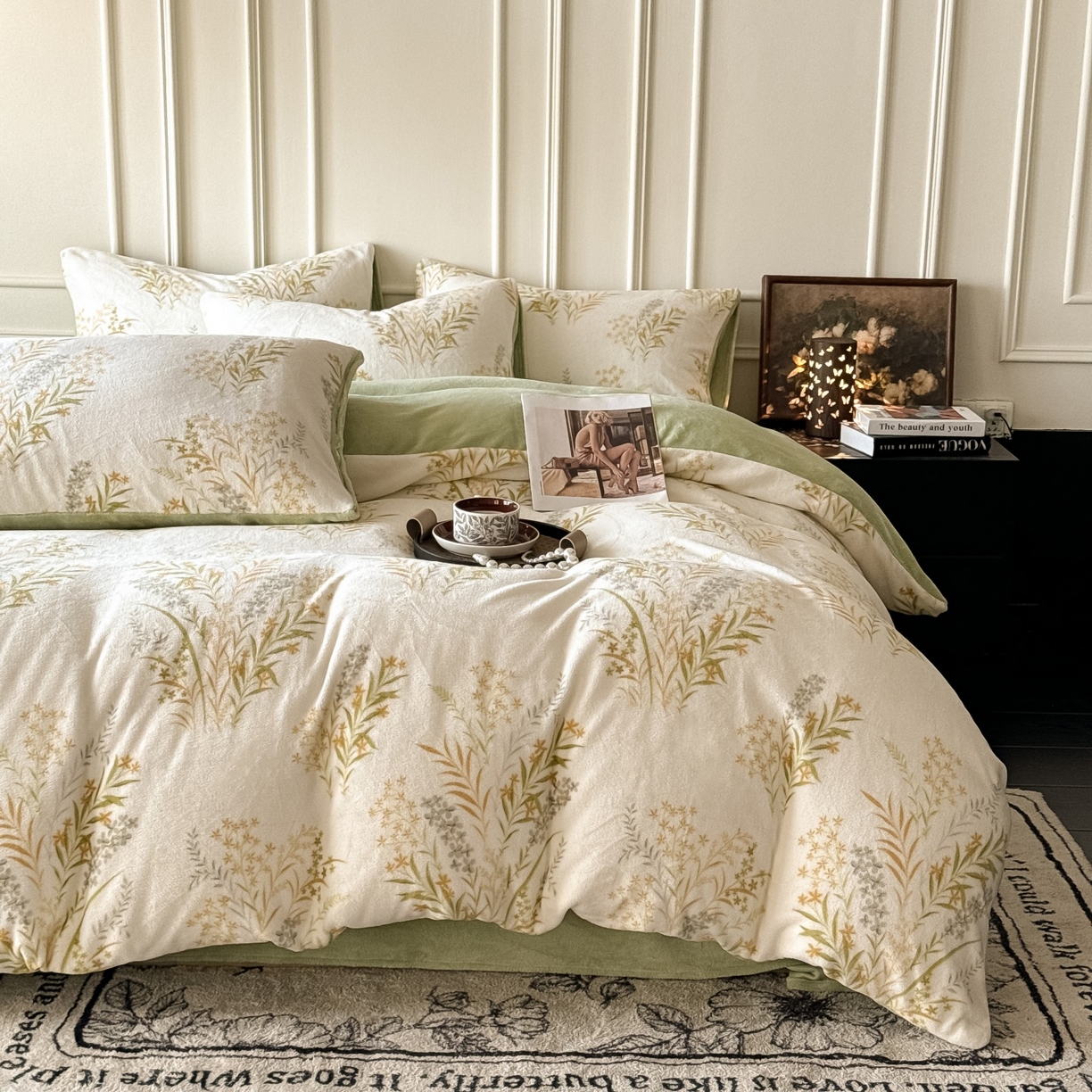 91家纺网 家纺一手货源 找家纺 卡罗兰 2025新款200克牛奶绒小清新印花四件套 仙草