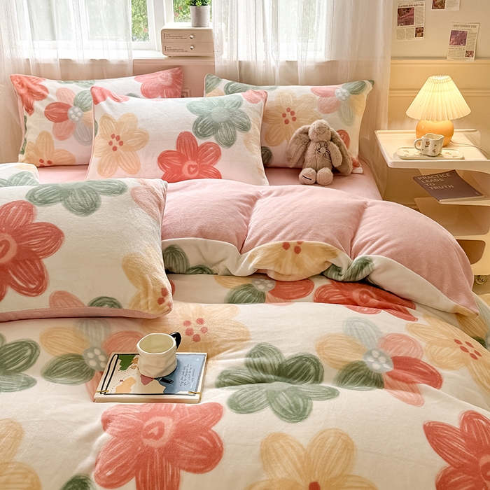 91家纺网 家纺一手货源 找家纺 卡罗兰 2025新款200克牛奶绒小清新印花四件套 太阳花