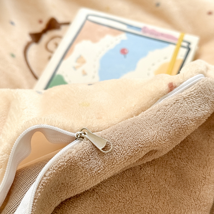 91家纺网 家纺一手货源 找家纺 卡罗兰 2025新款200克牛奶绒小清新印花四件套 可爱熊