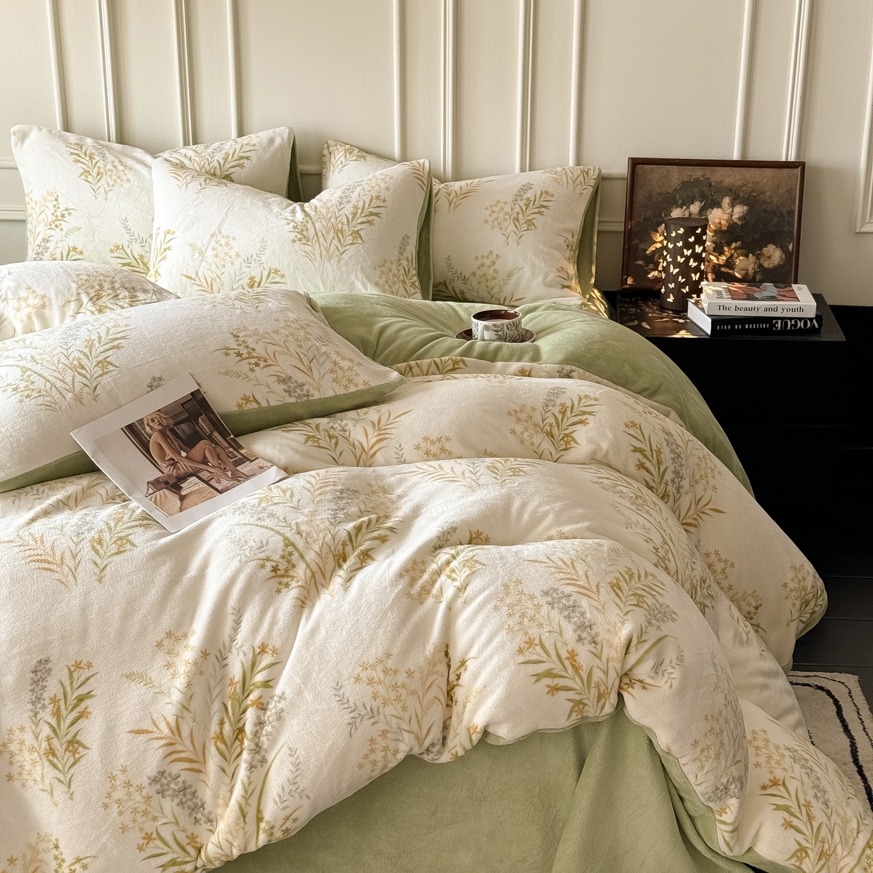 91家纺网 家纺一手货源 找家纺 卡罗兰 2025新款200克牛奶绒小清新印花四件套 仙草