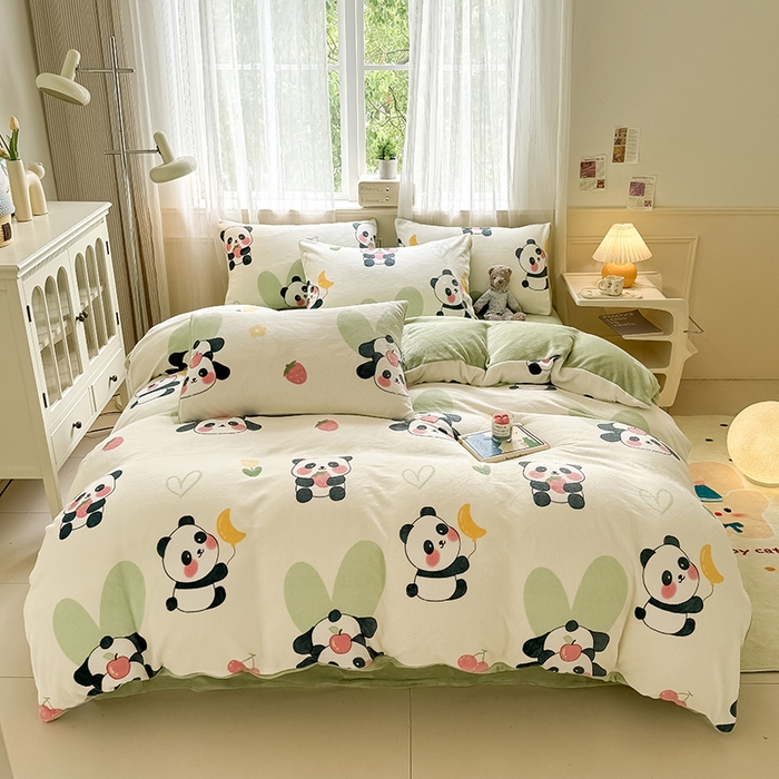 91家纺网 家纺一手货源 找家纺 卡罗兰 2025新款200克牛奶绒小清新印花四件套 小熊猫