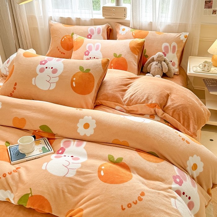 91家纺网 家纺一手货源 找家纺 卡罗兰 2025新款200克牛奶绒小清新印花四件套 喜柿