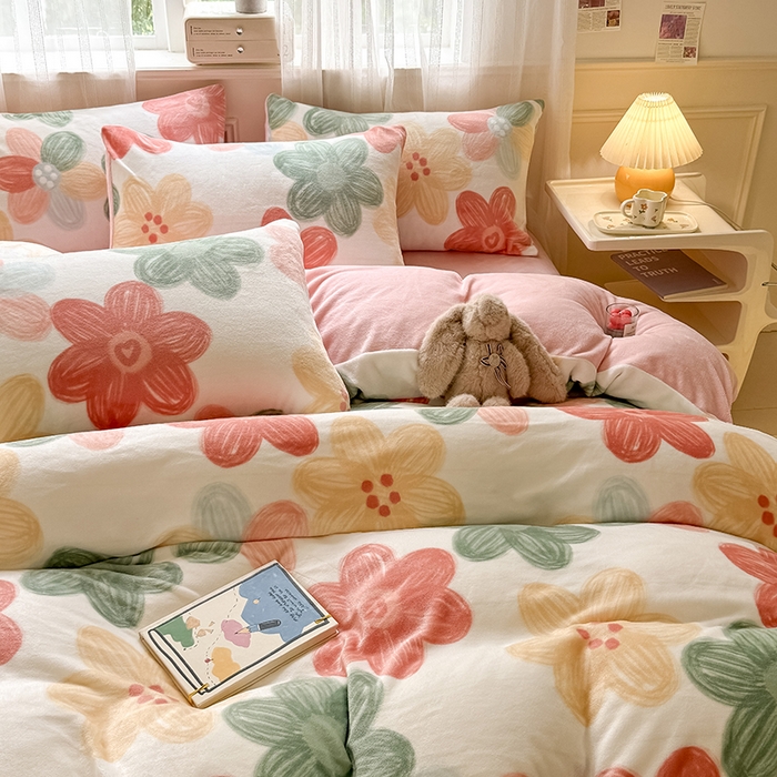 91家纺网 家纺一手货源 找家纺 卡罗兰 2025新款200克牛奶绒小清新印花四件套 太阳花