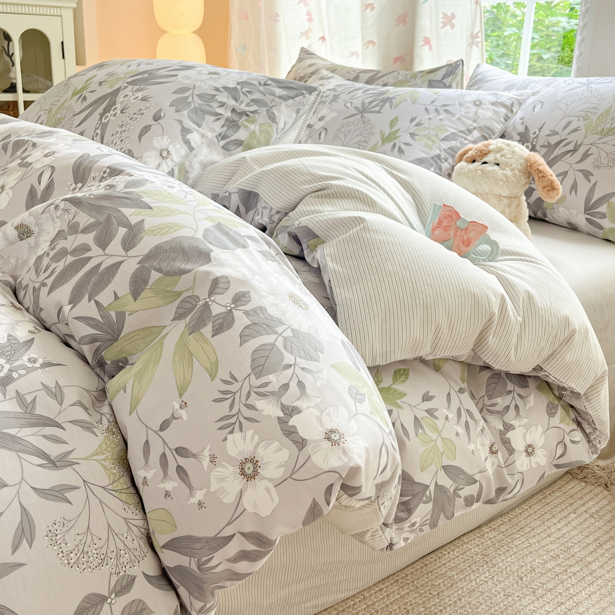 91家纺网 家纺一手货源 找家纺 柠馨 2025新款全棉印花四件套安凡妮系列 白晴