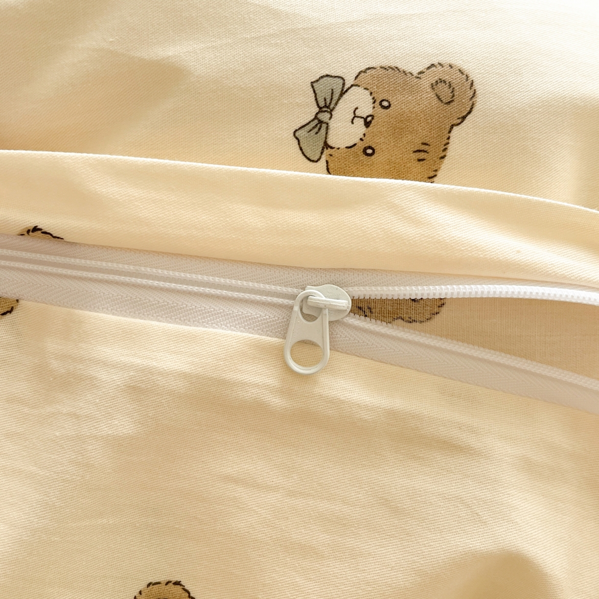 91家纺网 家纺一手货源 找家纺 柠馨 2025新款全棉印花四件套安凡妮系列 小熊行星