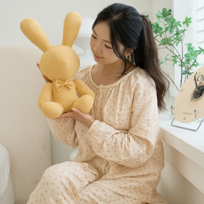 91家纺网 家纺一手货源 找家纺 三沁家居 2025新款全棉色织水洗玩偶米萌兔系列 萌黄 40x26x20cm/只