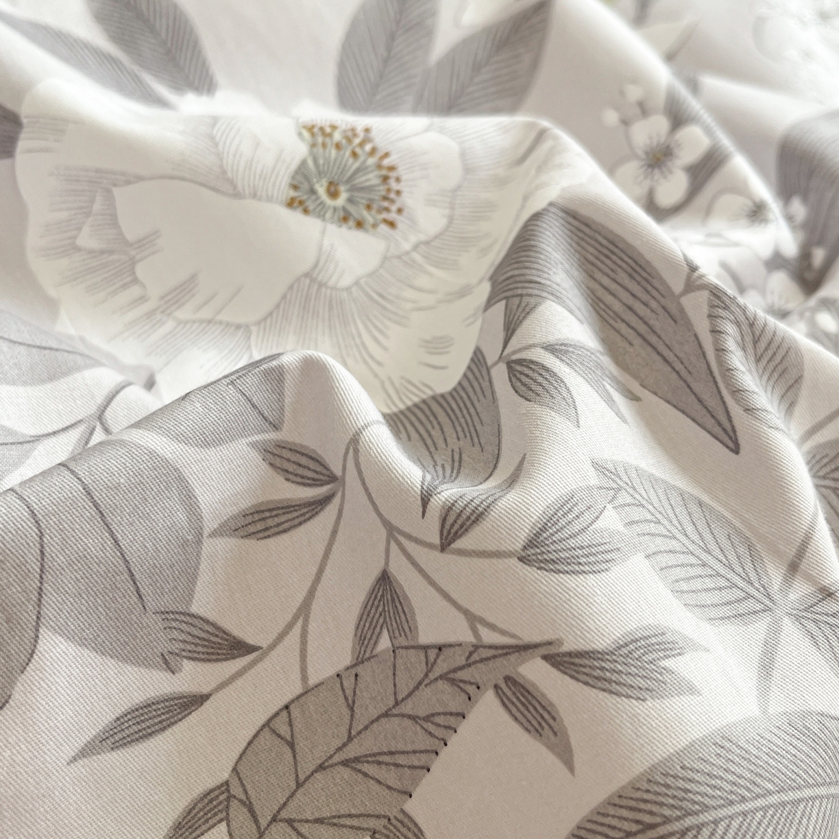 91家纺网 家纺一手货源 找家纺 柠馨 2025新款全棉印花四件套安凡妮系列 白晴