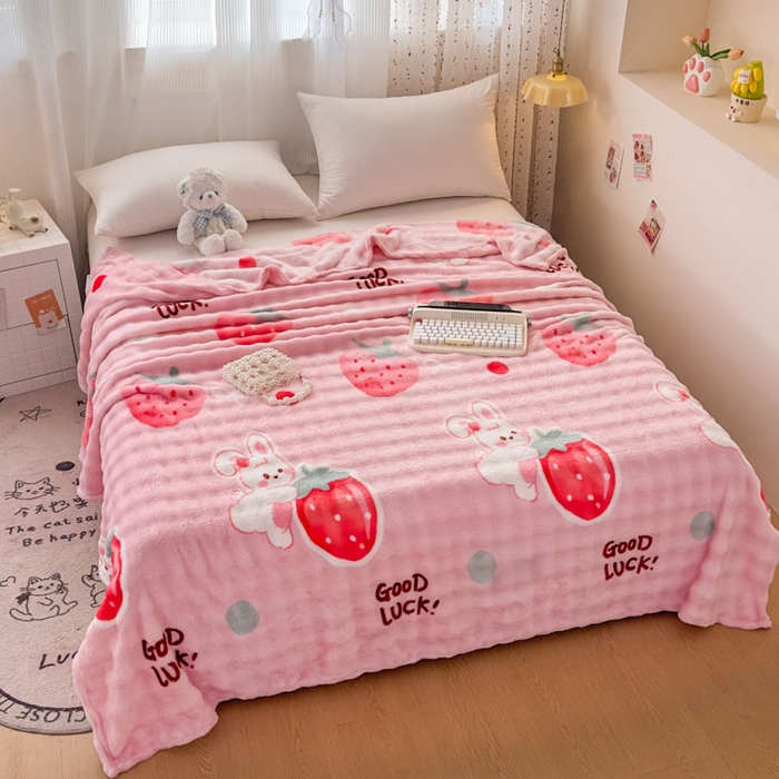 91家纺网 家纺一手货源 找家纺 爱彼家纺 2025秋冬新款泡泡绒印花毛毯毯子多功能盖毯-系列二 草莓兔