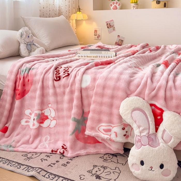 91家纺网 家纺一手货源 找家纺 爱彼家纺 2025秋冬新款泡泡绒印花毛毯毯子多功能盖毯-系列二 草莓兔