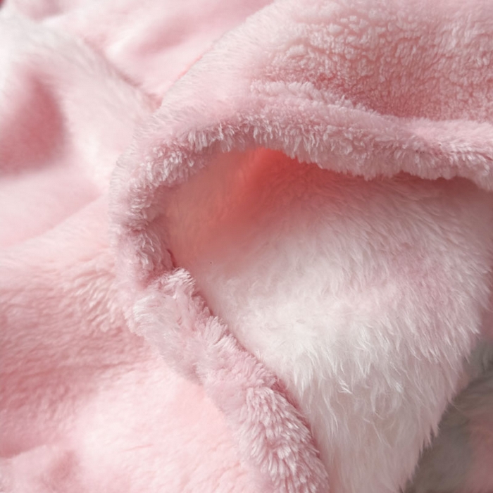 91家纺网 家纺一手货源 找家纺 爱彼家纺 2025秋冬新款泡泡绒印花毛毯毯子多功能盖毯-系列二 草莓兔