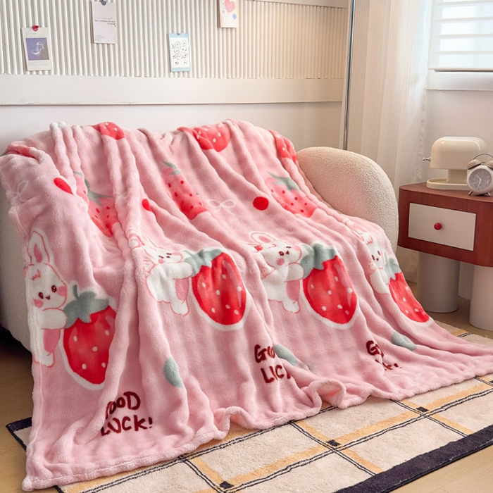91家纺网 家纺一手货源 找家纺 爱彼家纺 2025秋冬新款泡泡绒印花毛毯毯子多功能盖毯-系列二 草莓兔