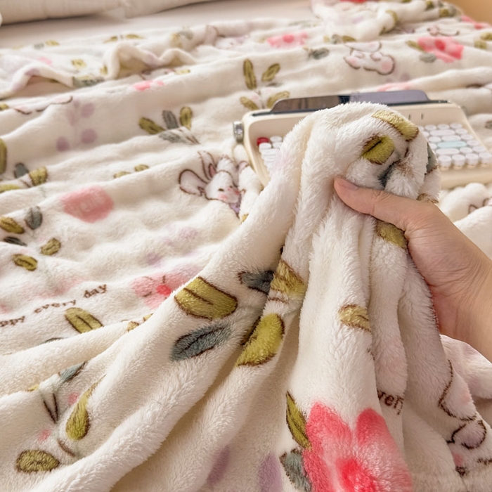 91家纺网 家纺一手货源 找家纺 爱彼家纺 2025秋冬新款泡泡绒印花毛毯毯子多功能盖毯-系列二 青青小免