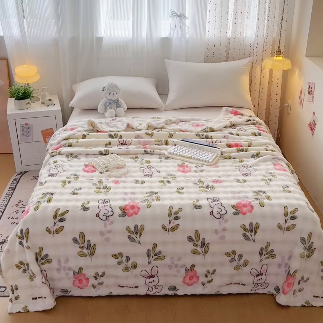 91家纺网 家纺一手货源 找家纺 爱彼家纺 2025秋冬新款泡泡绒印花毛毯毯子多功能盖毯-系列二 青青小免