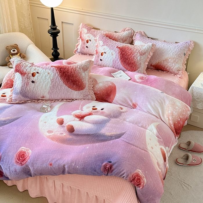 91家纺网 家纺一手货源 找家纺 雅眠居 2025直播爆款5D大版数码印花牛奶绒床盖四件套宝宝绒床裙 可爱熊